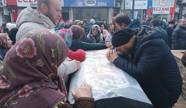 Depremde enkaz altında kalan genç toprağa verildi...