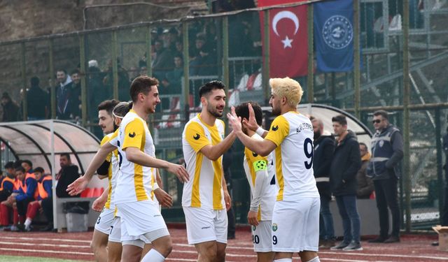 Alaplı Belediyespor gol olup yağdı...