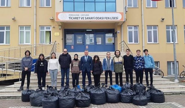 Öğrencilerden Örnek Davranış! Engelliler için 360 kilo mavi kapak topladılar