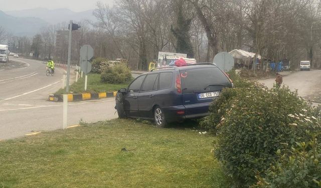 Zonguldak'da depremzedeleri taşıyan araca tır çarptı! Yaralılar var