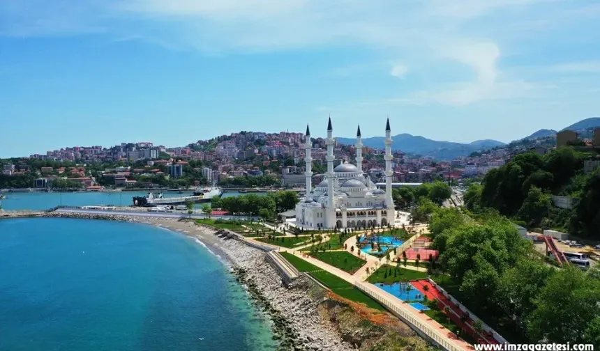 Zonguldak'ta Uzun Mehmet camii kendine hayran bırakıyor...