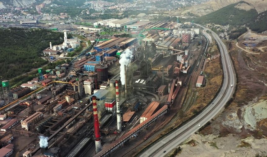 NİFAK TOHUMLARI KARDEMİR ÜZERİNDEN...
Madencilik geçmişiyle, sınırlarında maden ocağı olmamasına rağmen Zonguldak ile kader birliği yaptığından her TTK'ya işçi alımında Karabük'ten işçi alınmaması akıllara bile gelmedi. Nifak tohumlarını Karabüklü siyasetçiler KARDEMİR üzerinden ekti!