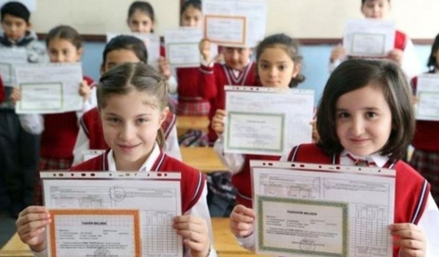 SÖMESTR TATİLİ NE ZAMAN?
Yeni eğitim öğretim yılı birinci dönemi, 11 Eylül 2023 Pazartesi başlayıp 19 Ocak 2024 Cuma sona erecek.