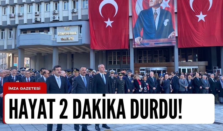 Zonguldak Valiliği tarafından 10 Kasım Atatürk’ü Anma günü kapsamında Valilik binası önünde program düzenlendi.
