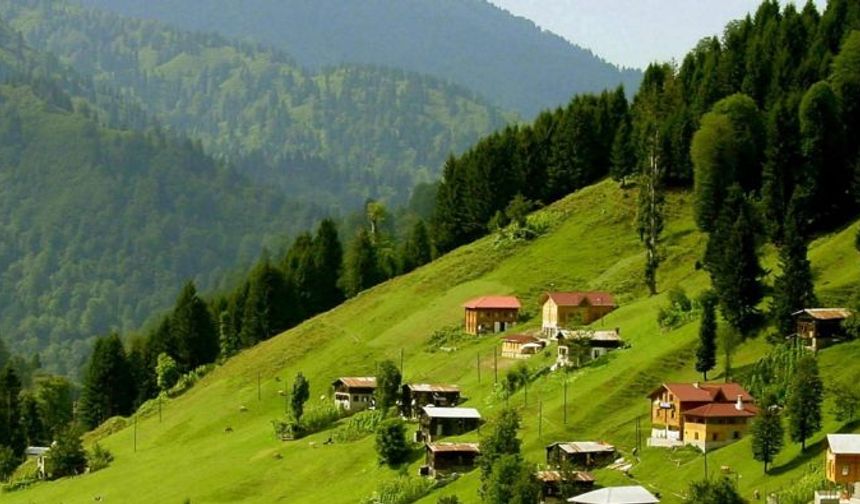 CNN, Karadeniz'in turistik şehirlerini inceleyen bir yazı yayınladı. Yazıda, Safranbolu'dan Trabzon'a, Uzungöl'den Rize'ye kadar 6 farklı yerde, bölgenin tarihi ve doğal güzellikleri öne çıkarıldı. 