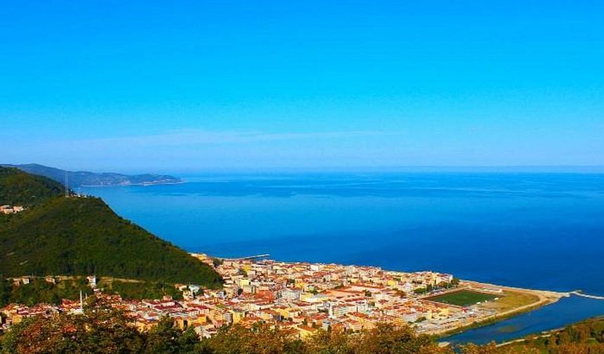 Sinop'ta kale ve şehirdeki tekkeleri gördükten sonra batıya ilerleyerek önce Ayancık