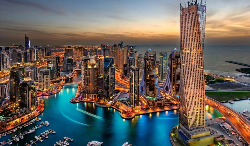 Dubai
İstanbul'u 18 milyon 800 bin ziyaretçiyle Londra ve 16 milyon 800 bin ziyaretçiyle Dubai takip ediyor.