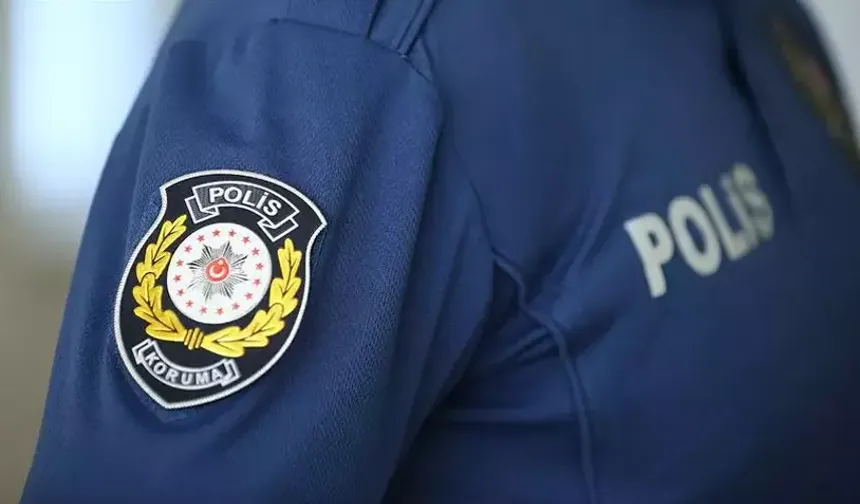 Polis memurları.