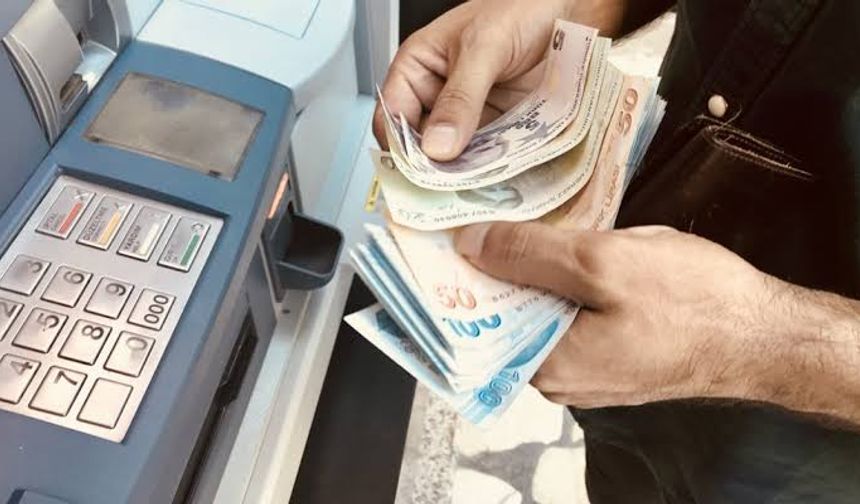 E-Devlet'te iki şekilde para birikmiş olabilir. İlki, sigortalı bir çalışan olarak zorunlu olarak Bireysel Emeklilik Sistemi'ne (BES) dahil edilmenizdir. 