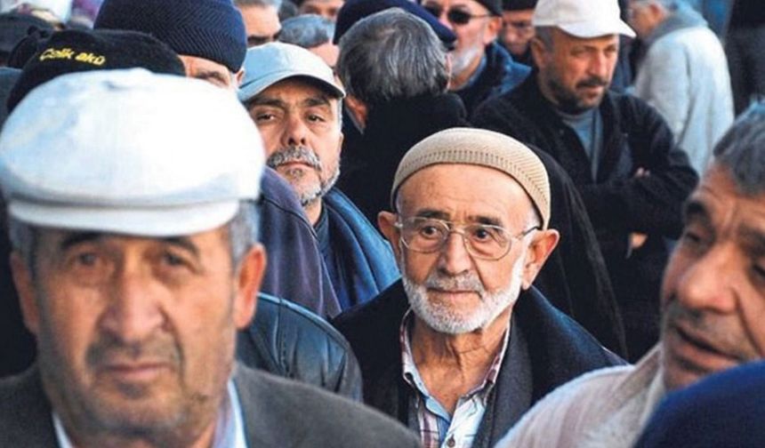Ziraat Bankası’nın Teklifi
Ziraat Bankası, SGK’dan emekli olan vatandaşlara maaşlarını Ziraat Bankası’na taşımaları durumunda 12 bin TL'ye kadar promosyon imkânı sunuyor. Bu teklif, emeklilerin maaşlarını bankaya taşımalarını teşvik etmek amacıyla yapılmış bir promosyon olarak öne çıkıyor.