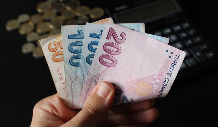 Emekli Promosyon Kampanyaları 2024 Rakamları Açıklandı
2024 yılı itibarıyla emekli promosyon kampanyaları hız kazandı. Emekli maaşı alan SSK, Bağ-Kur ve memur emeklileri, bankaların sunduğu promosyonlar için büyük bir ilgi göstermeye devam ediyor. Son güncellemeler ile birlikte bankalar promosyon rakamlarını yeniden belirledi.