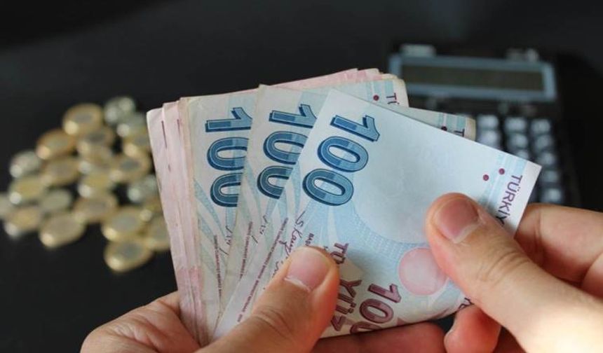 VakıfBank Emekli Promosyonu: 24.000 TL’ye Varan Ekstra Gelir
VakıfBank, emeklilere özel olarak sunduğu kampanya ile toplamda 24.000 TL’ye varan promosyon ödemesi sunuyor. Bu kampanyadan, 1 Temmuz - 30 Eylül 2024 tarihleri arasında emekli maaşını VakıfBank’a taşıyan veya yeni emekli olan müşteriler faydalanabiliyor. 12.000 TL nakit promosyonun yanı sıra, VakıfBank Emekli Troy logolu kartlar üzerinden yapılan alışverişlerle de ek 12.000 TL’ye kadar ödeme fırsatı sağlanıyor.