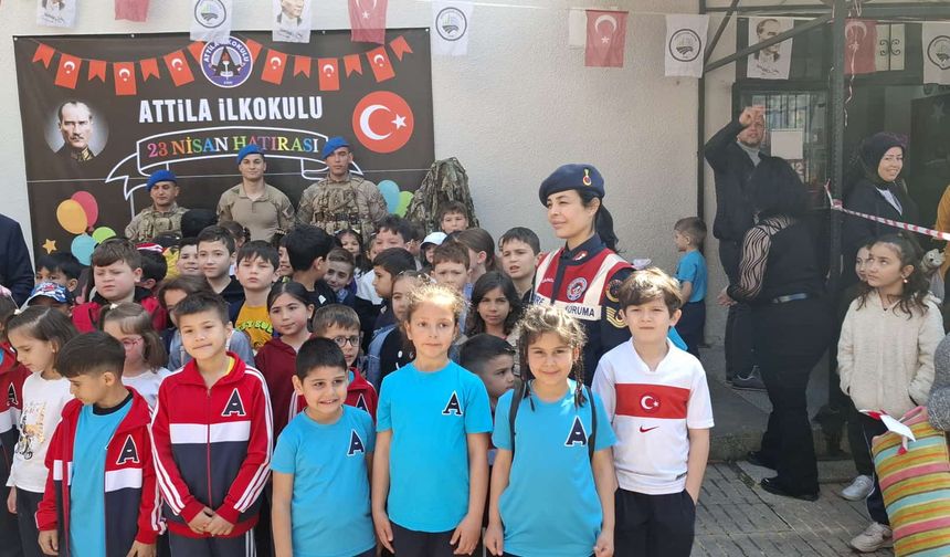 Jandarmadan Atilla İlkokulu’nda anlamlı 23 Nisan kutlaması...