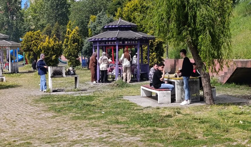 Kozlu Sahili hafta sonu doldu taştı!