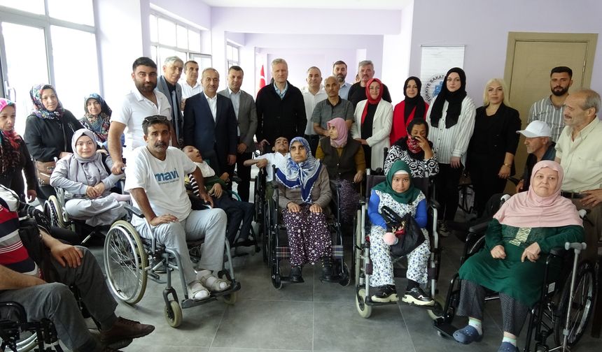 Bayram öncesinde engellilere tekerlekli sandalye sürprizi
