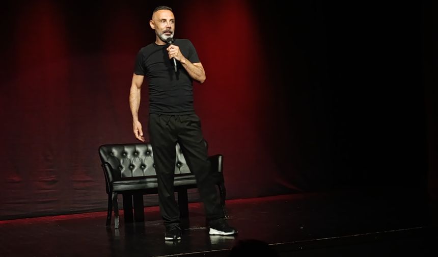 Umut Oğuz'dan Stand-up şovu! Zonguldaklılar gülmekten kırıldı...
