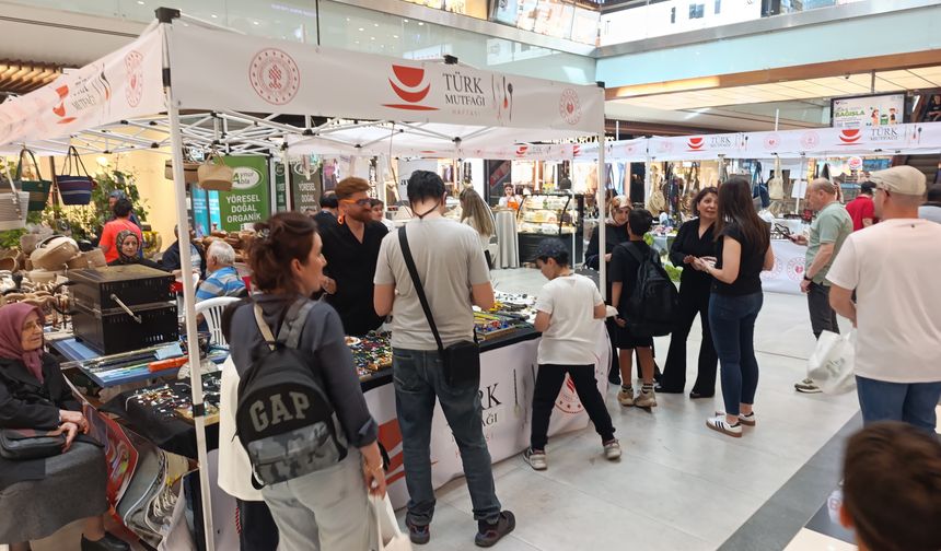 Zonguldak’ta camın büyüsüyle Türk mutfağına sanatsal dokunuş..