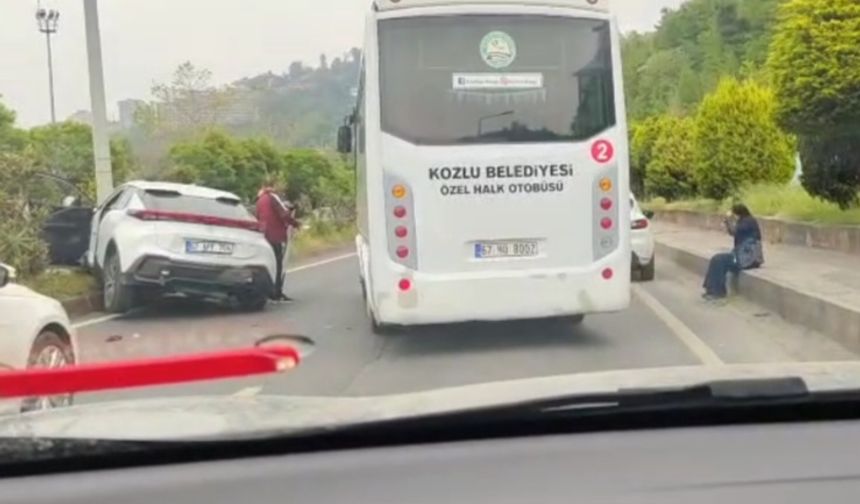 Kozlu sahil yolunda kaza! İki kadın sürücü çarpıştı, şoka girdi!