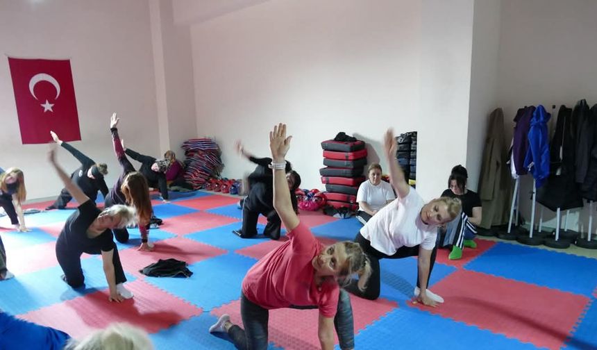 Anneler pilates ve yoga yaptı!