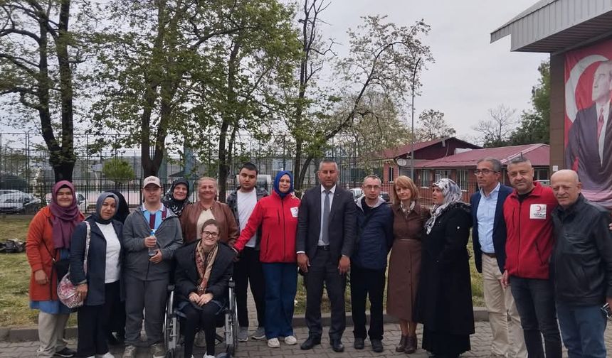 Kilimli’de 106 Gül Fidanıyla 19 Mayıs’a Anlamlı Anma...
