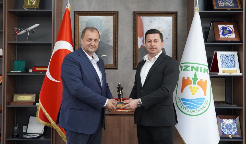 Kilimli Belediye Başkanı Kamil Altun, İznik Belediye Başkanı Usta’yı ziyaret etti...