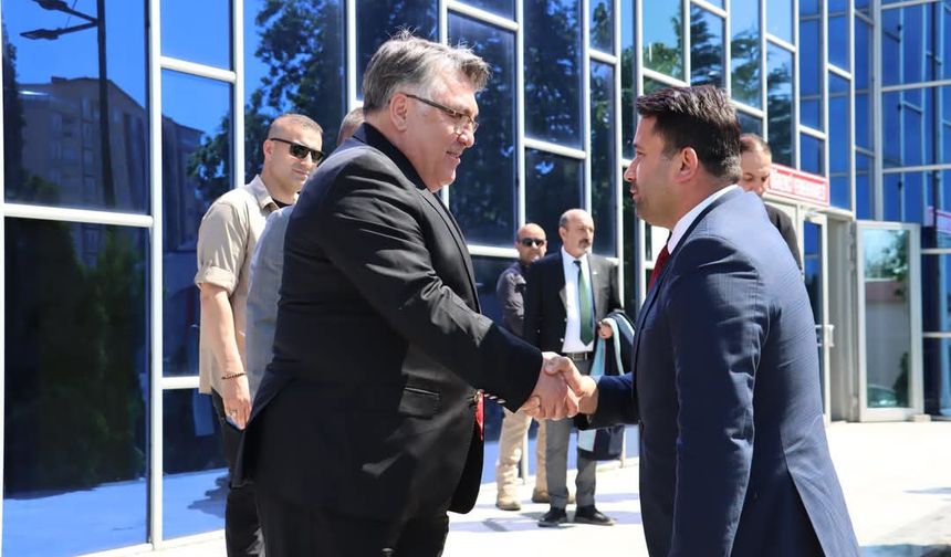 Arslanbuğa, BEUN'da mezuniyet törenine katıldı...