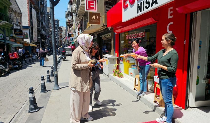 Merhum Eczacı Zafer Yaman için hayır lokması dağıtıldı...