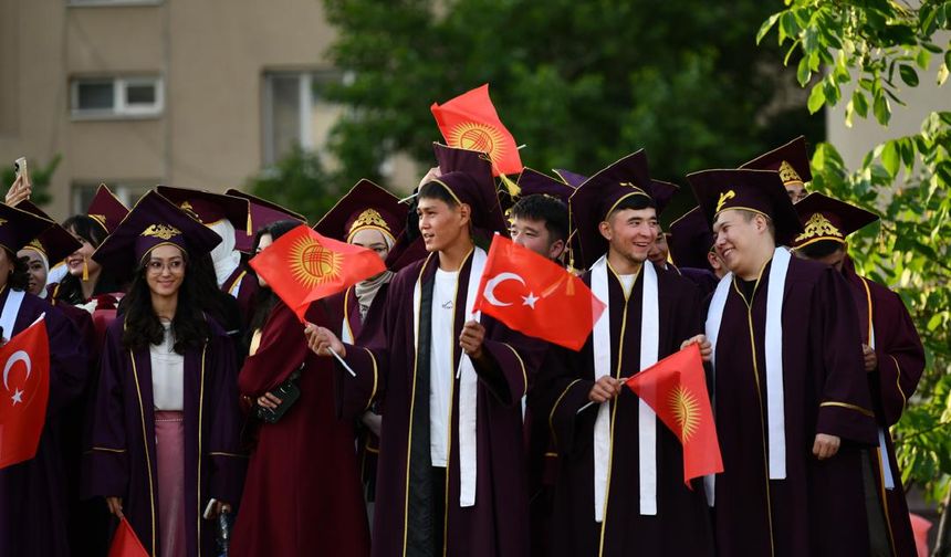Türk Dünyası’nın Ortak Geleceğine Işık Tutan Üniversite Yeni Mezunlarını Uğurladı...