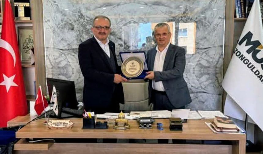 Başhekimden MÜSİAD ve AKBAL Marketlere teşekkür plaketi!