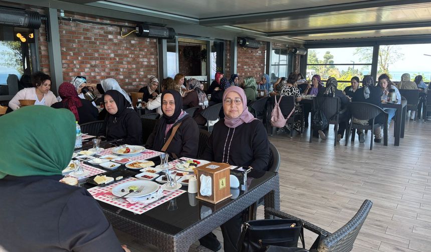 Anneler'e Moral, Topluma Mesaj.. Eğitim-İş'ten Anlamlı Buluşma...