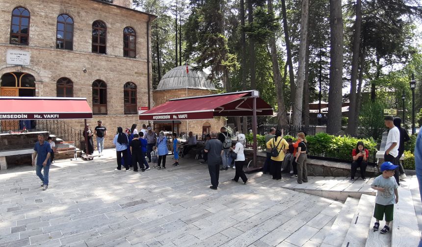 Akşemseddin Hazretleri Türbesine bayram tatilinde yoğun ilgi