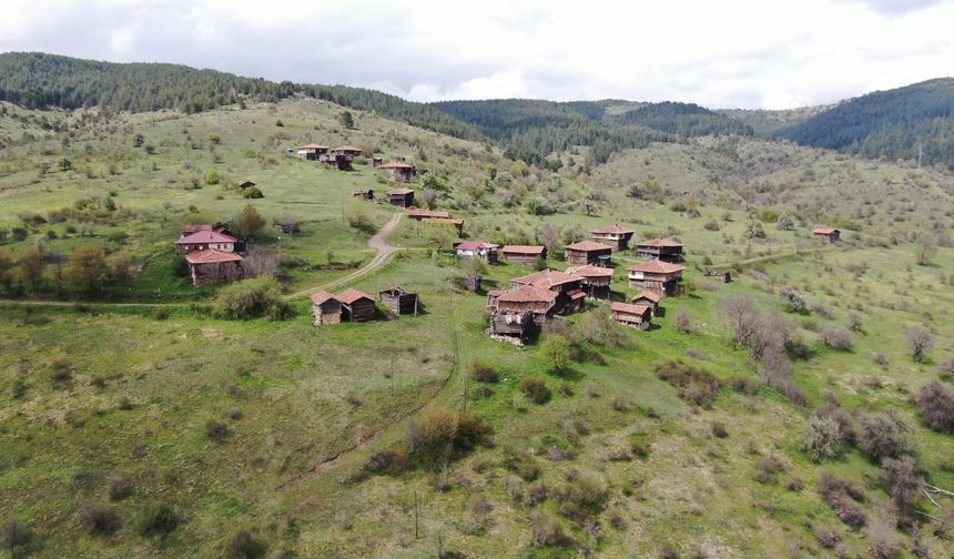 Kastamonu'nun tarihi köy evlerinin mimarisi, doğal güzelliğiyle büyülüyor