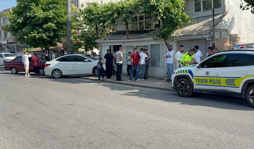 Otomobil evin duvarına çarptı