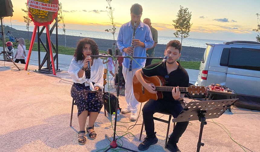 ZAFER PARTİSİ 4. YAŞINI MUHTEŞEM KONSERLE KUTLADI