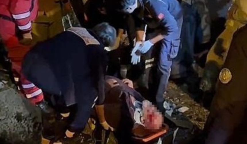 Feci kaza! Takla attı  sürücü sıkıştı!