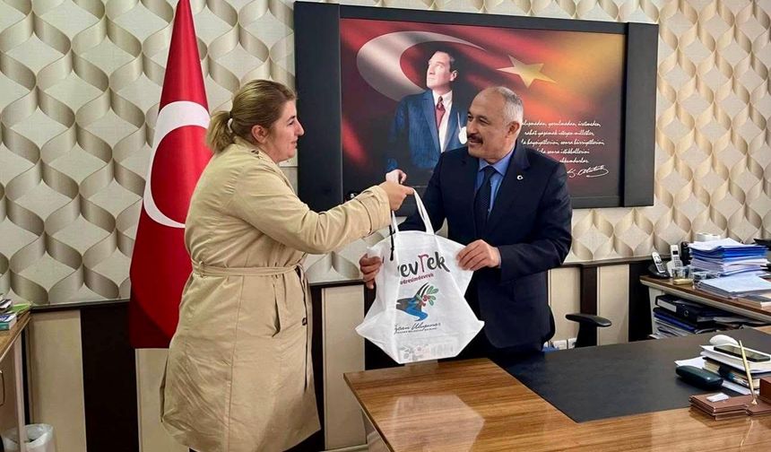 Kaymakamlık ve Adliyede Kızılcık Kolonyası!