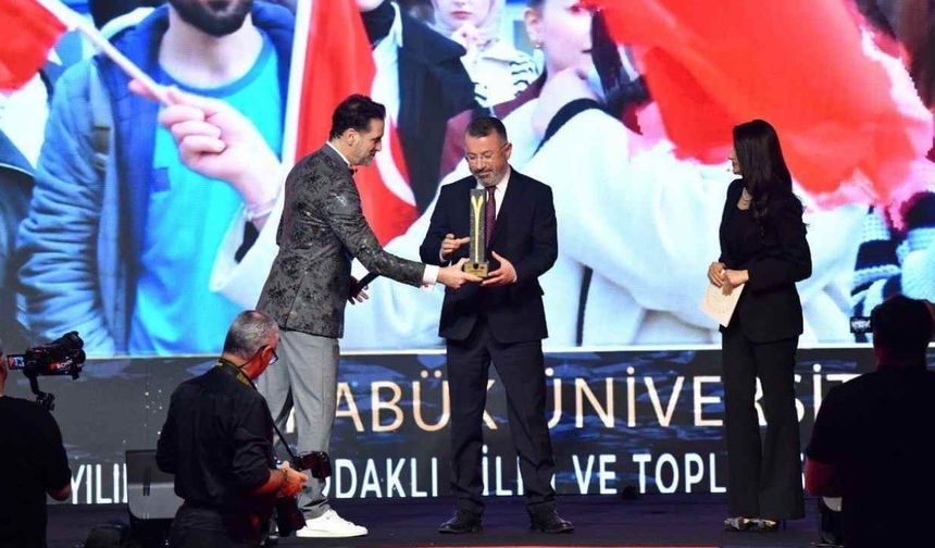 Sosyalfest, Uluslararası Elmas Ödülleri’nden ödülle döndü...