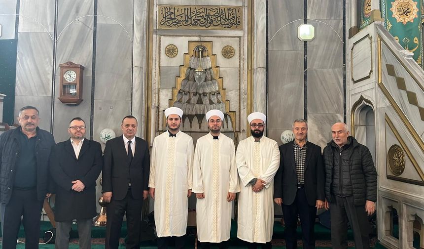 Kilimli'de Yeni Atanan İmam Hatiplere Cübbe Giydirildi