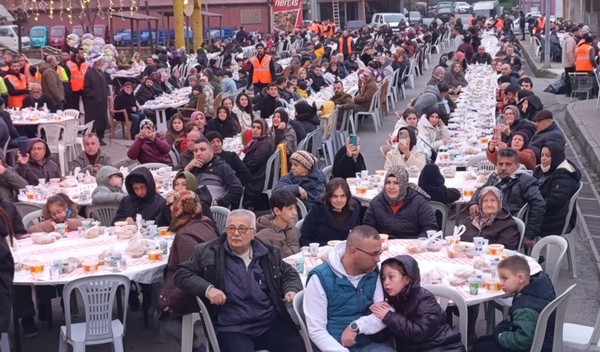 Kilimli Belediyesi 3000 kişiye iftar verdi. Muhteşem Açık Hava İftarı