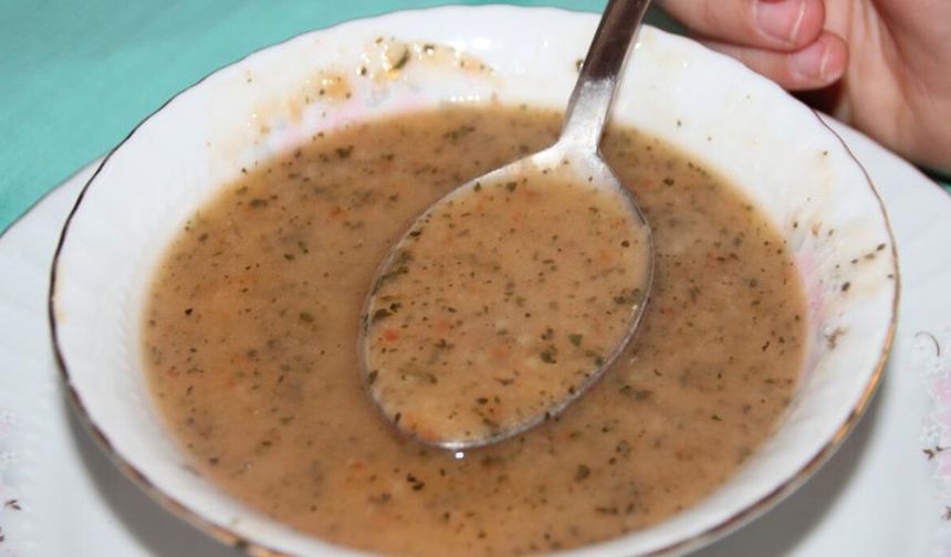 Ramazan Ayının Vazgeçilmezi: Isırgan Otlu Tarhana Çorbası