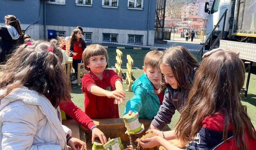 Minik Eller Fidanla, Minik Yürekler Yeşil Vatan’la Buluştu!