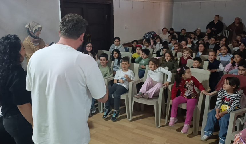 Kilimli’de 23 Nisan Coşkusu Halkevi’nde Çocuklarla Buluştu