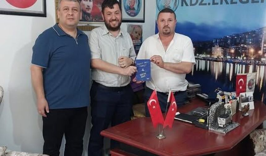 Otizmli Memurdan Başkana Şiir Gibi Hediye!