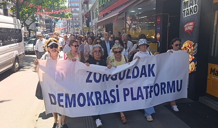 "Şeriata Karşı Omur Omuza" diyerek slogan attılar