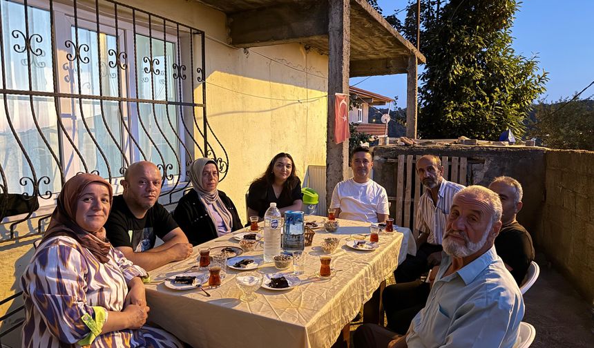 AK Parti Merkez İlçe Başkanı Sezer Köroğlu’ndan Baştarla Mahallesi’nde Ev Ziyareti