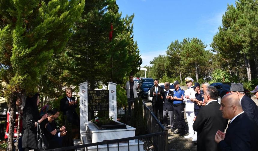 Kaymakam Köksal’dan Merhum Gazi İsmet Sönmez’in Kabrine Anlamlı Ziyaret