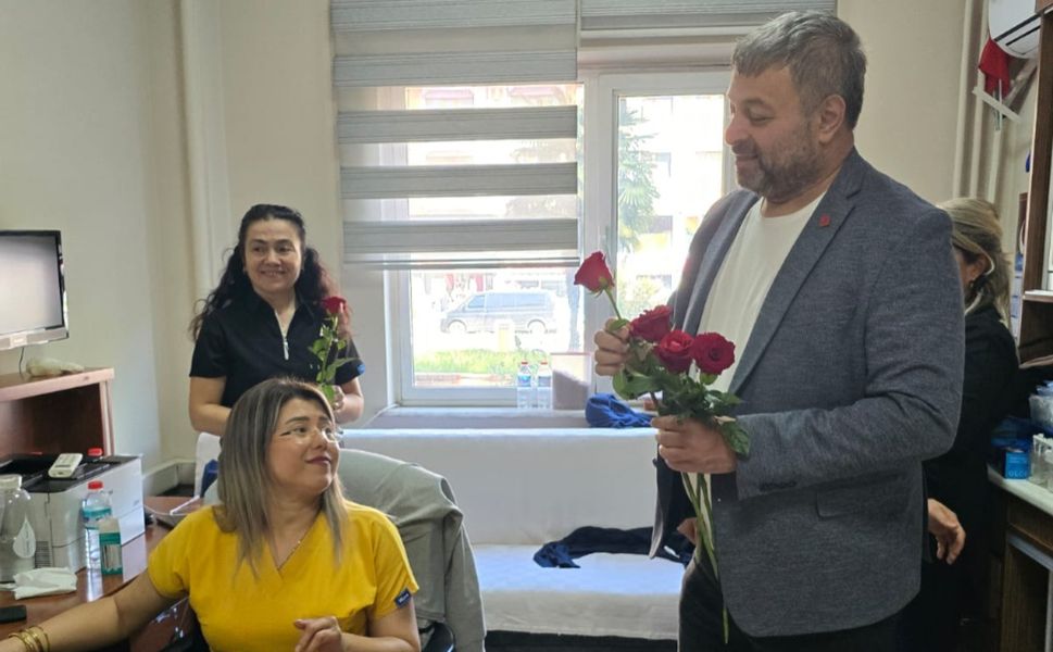 CHP’den Hemşirelere Anlamlı Ziyaret... “Hakları Ödenmiyor, Görmezden Geliniyor”