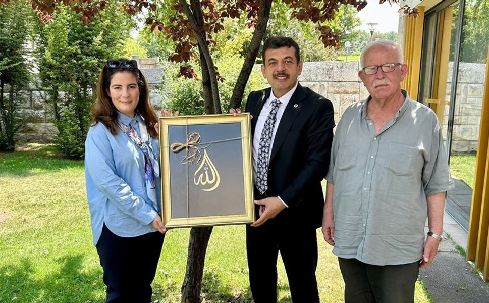 Muammer Avcı’ya Osmanlı Tuğra Tablosu Hediye Edildi...