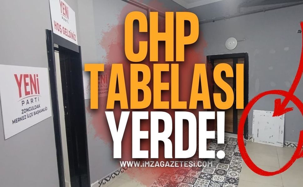 CHP Tabelası Yerde Ters Dönmüş Halde