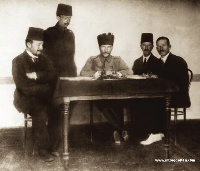 800px-Mustafa_Kemal_Paşa,_Erzurum,_5_Temmuz_1919